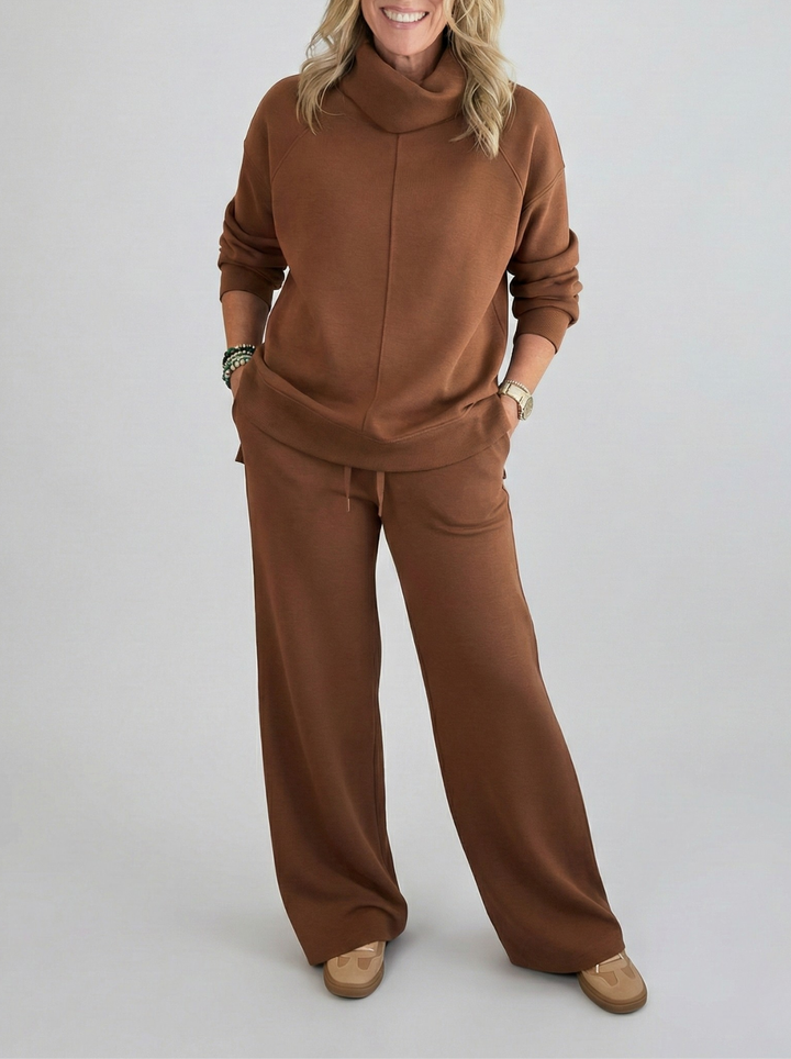 Fashionable women's soft elegant lounge set, two-piece casual outfit for comfortable and stylish everyday wear.