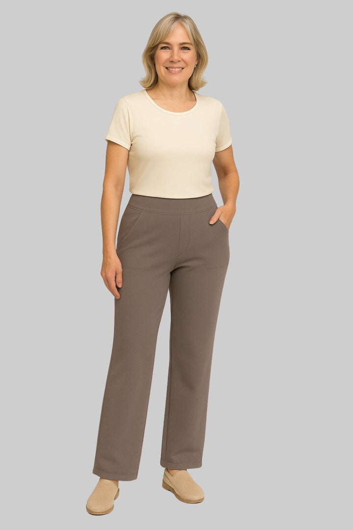 Comfortable women's straight leg pants with elastic waist, ideal for everyday elegance.