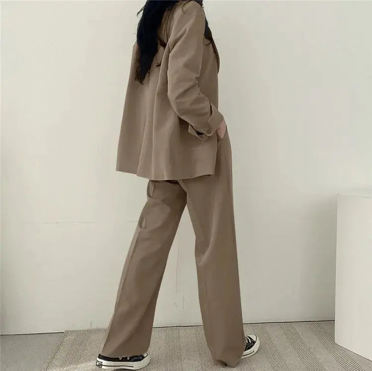 Stylish women's suit set, perfect for chic workwear & formal business events.