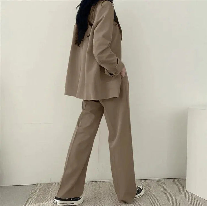 Stylish women's suit set, perfect for chic workwear & formal business events.