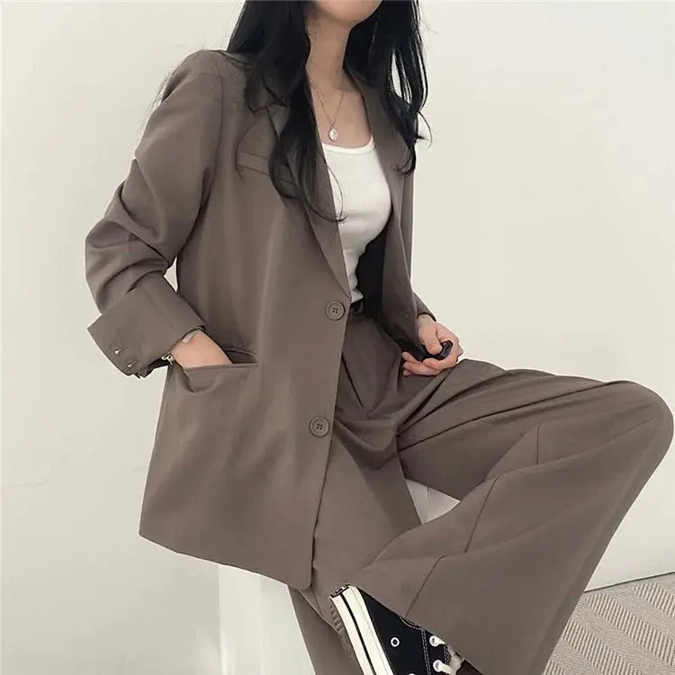 Professional women's blazer pants set, designed for comfort & sophisticated style.