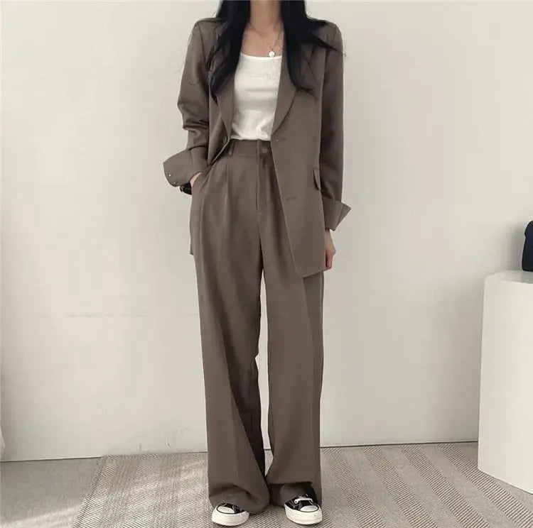 Women's elegant tailored suit, perfect for a powerful and professional silhouette.
