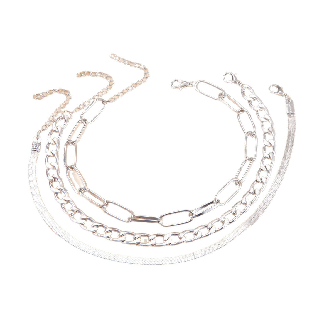 Simple yet elegant women's twisted chain bracelet, featuring intertwined silver and gold tones.