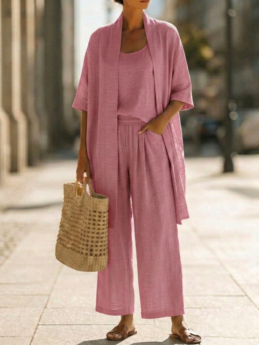 Women's comfortable travel set. Elegant two-piece loungewear with a soft, relaxed fit.