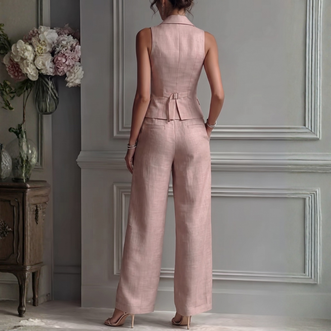 Chic women's sleeveless vest & comfy wide-leg pant set. High-waist, tailored for summer smart casual style.