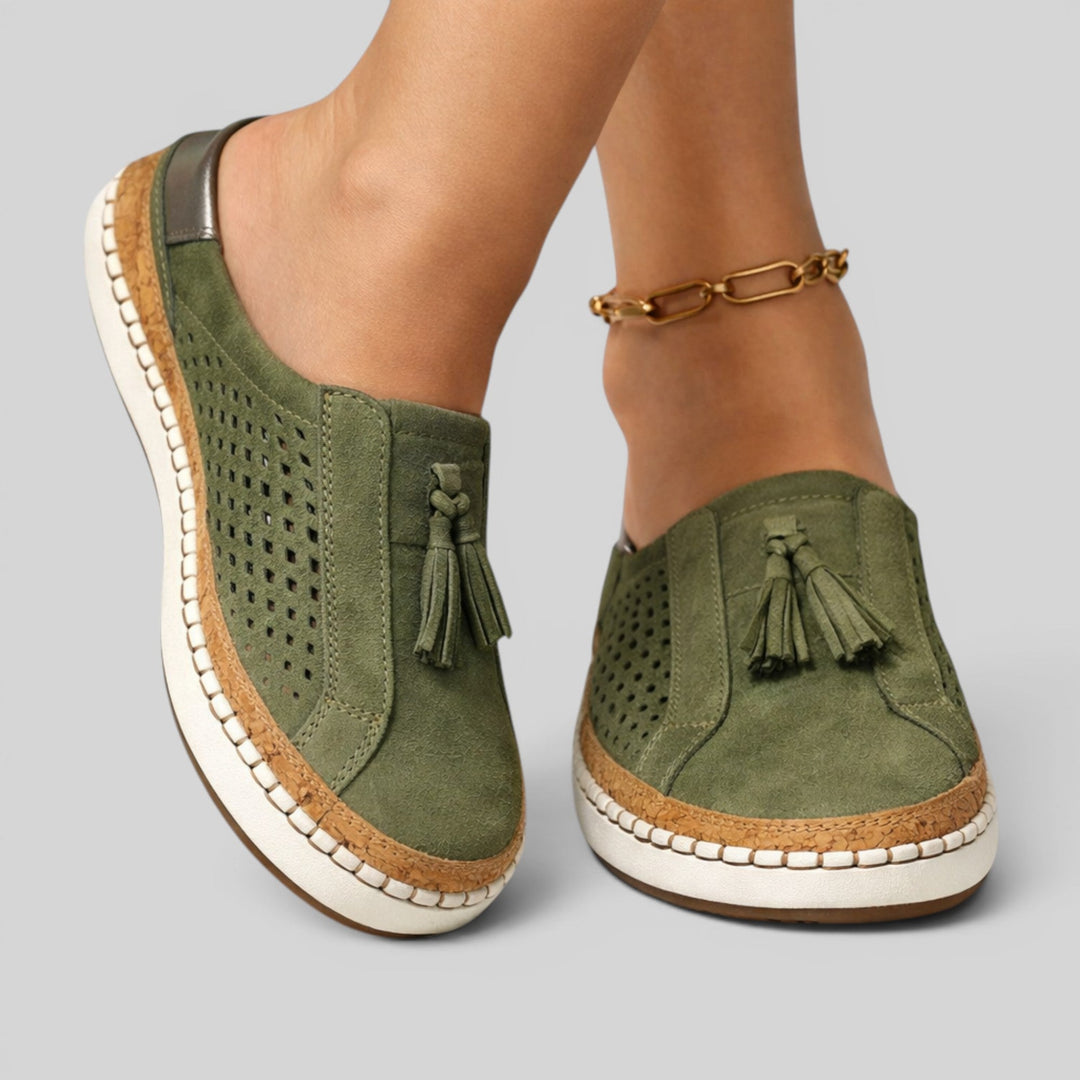 Versatile women's casual slip-on flats, offering breathable comfort & orthopedic support.