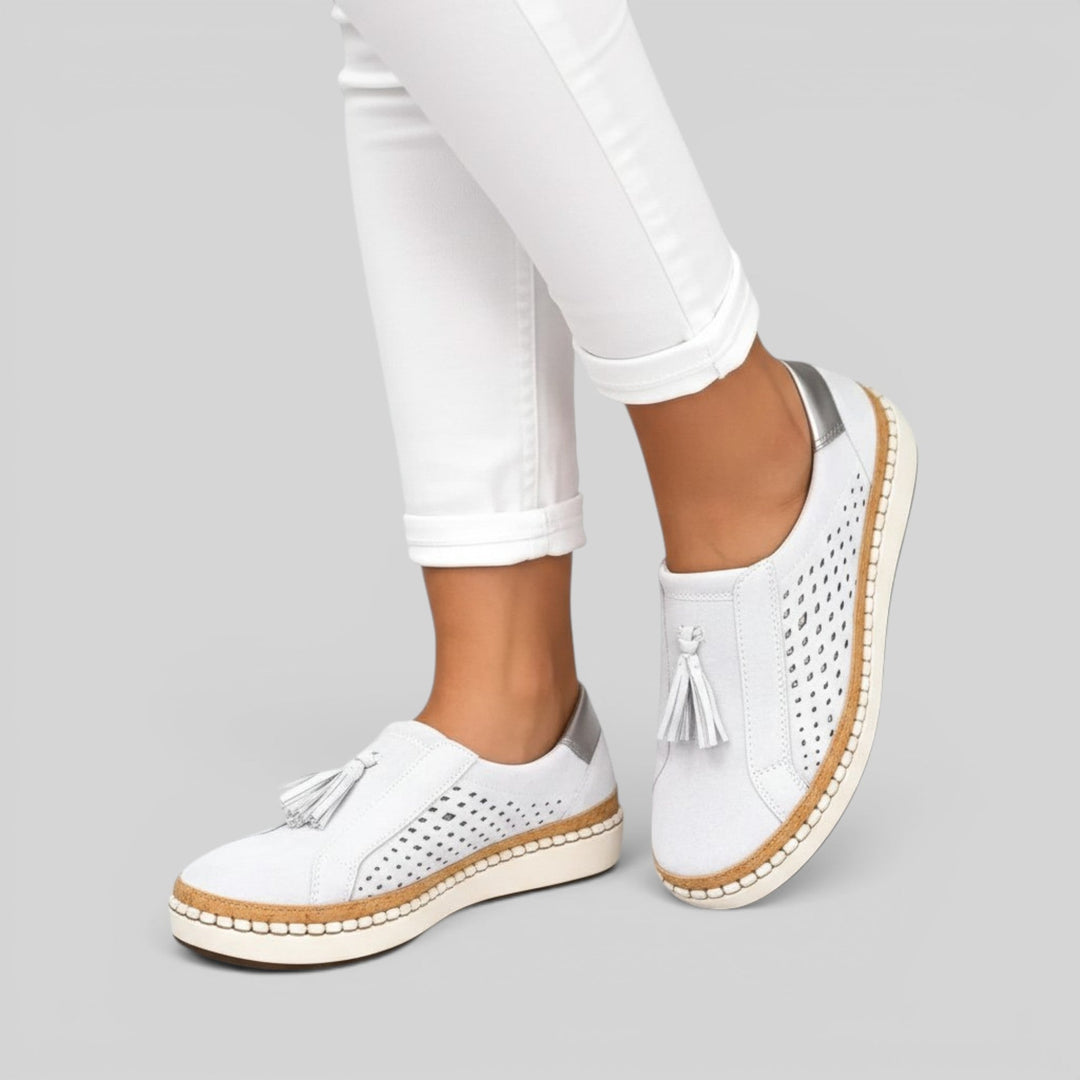 Casual women's comfort slip-on flats with excellent orthopedic support for daily wear.