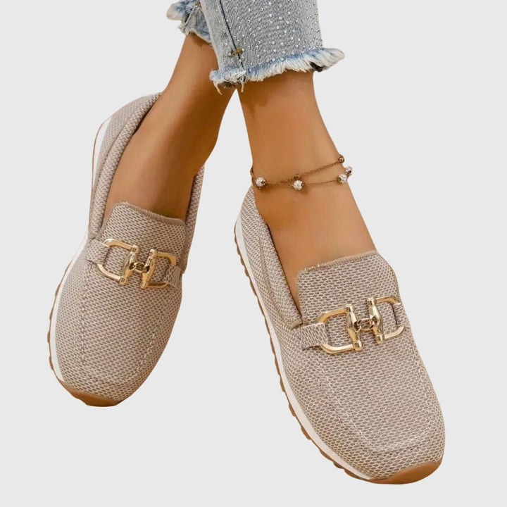 Versatile women's slip-on loafers, ideal for everyday comfort and a fashionable, laid-back look.