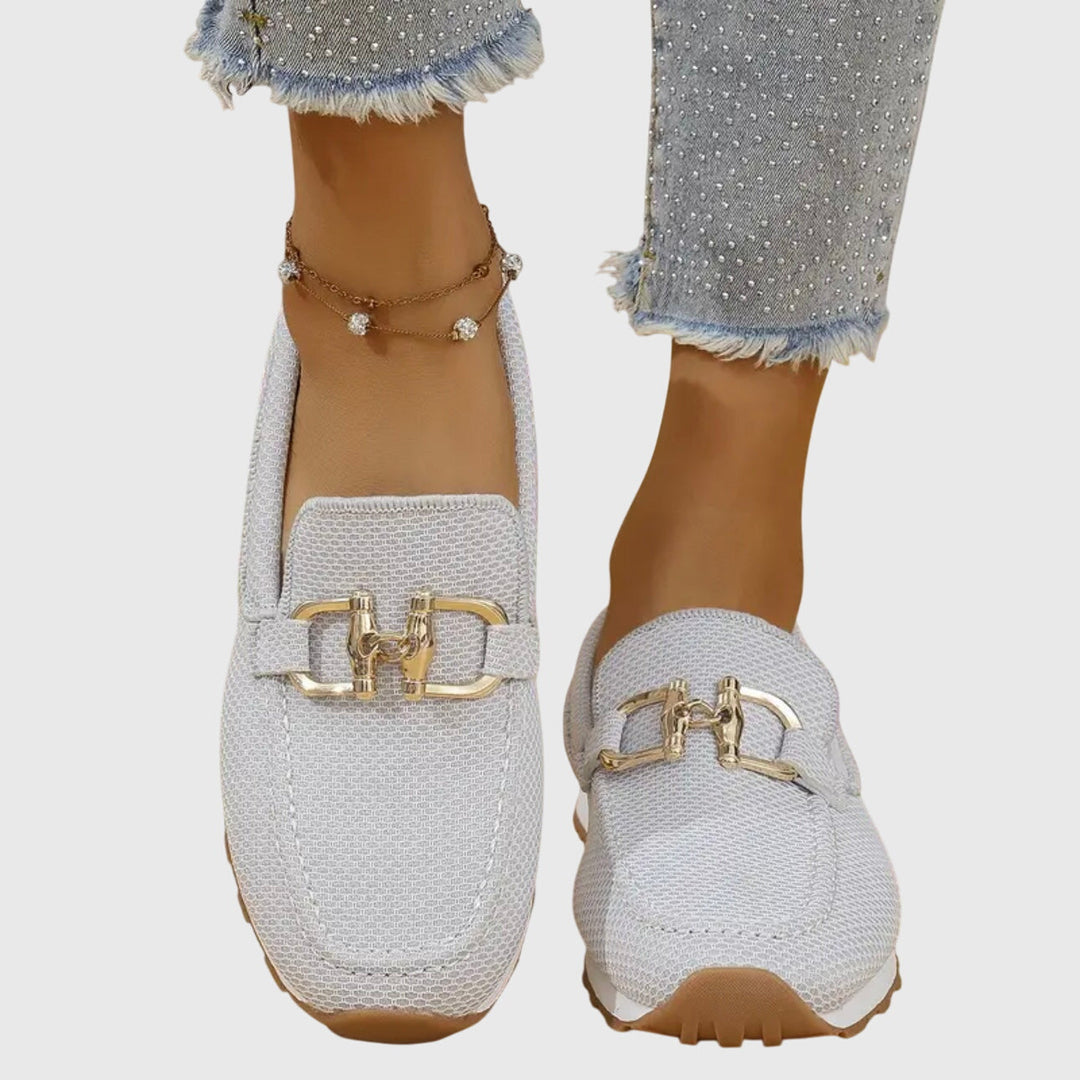 Fashionable women's slip-on flat shoes for versatile everyday wear, ensuring maximum comfort.