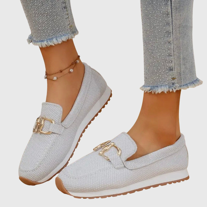 Chic women's loafers, easy slip-on style, offering everyday comfort & a versatile addition to any outfit.
