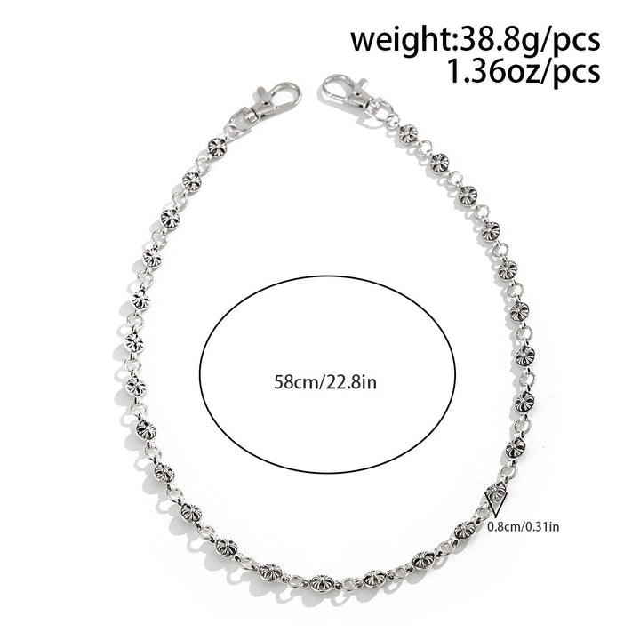 Fashionable women's chain necklace with glitter details, an elegant and sparkling accessory.