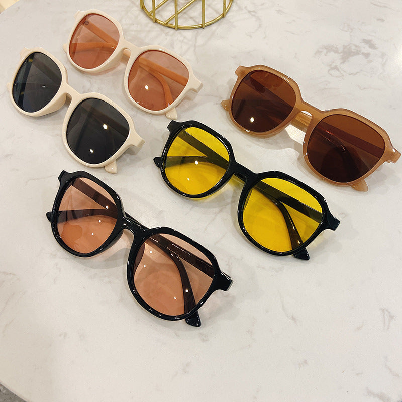 Chic women's oversized square frame sunglasses with UV protection, perfect fashion accessory for summer.