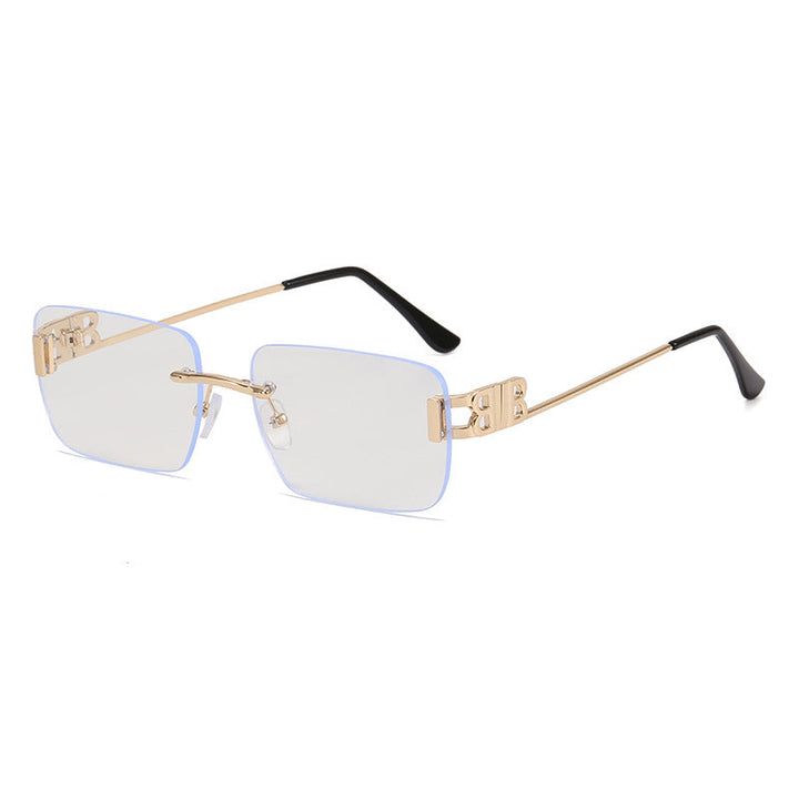 Contemporary women's square sunglasses, combining fashion with superior UV400 eye protection.