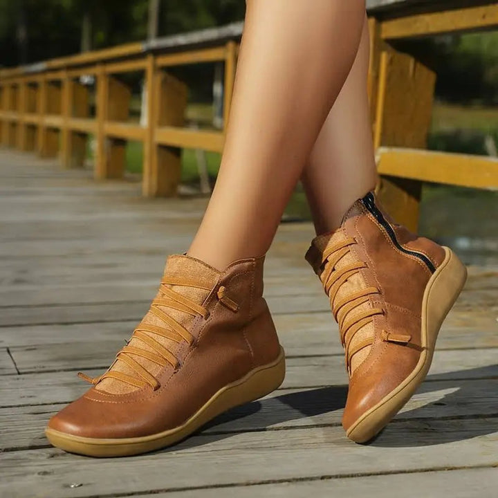 Versatile women's flat ankle boots, perfect for casual and everyday autumn fashion, with lace-up.