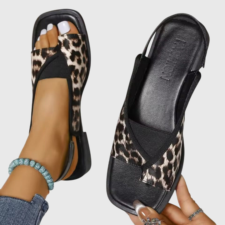 Open toe women's walking sandals, flat and comfortable, with a contemporary square toe & contrast strap.