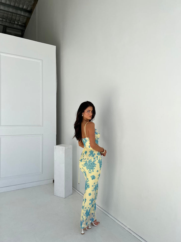 Versatile women's floral maxi dress in boho style, ideal for any occasion, from casual summer to elegant events.