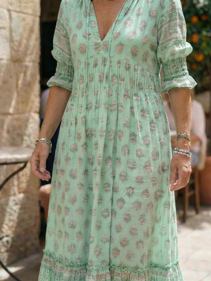 Button-front floral garden dress for women. Comfortable, chic, and ideal for everyday wear in spring or summer.
