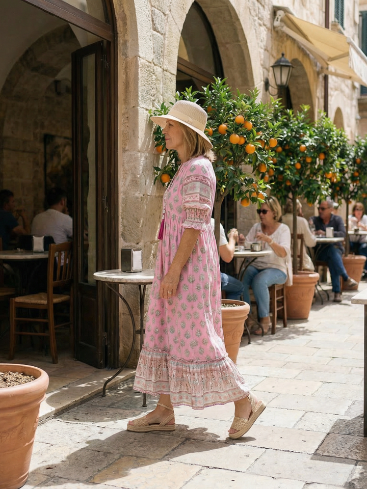 Chic knee-length floral garden dress for women. Comfortable, relaxed fit with stylish 3/4 sleeves & button detail.