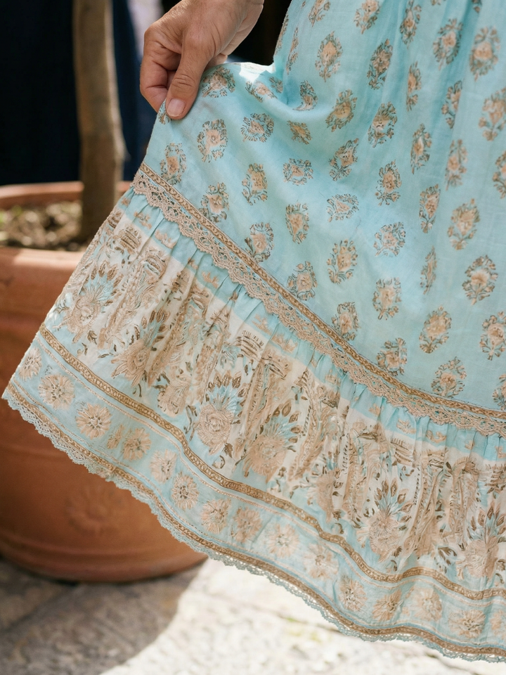 Vibrant floral print casual dress for women, perfect for market strolls or garden parties. Knee-length & comfortable.