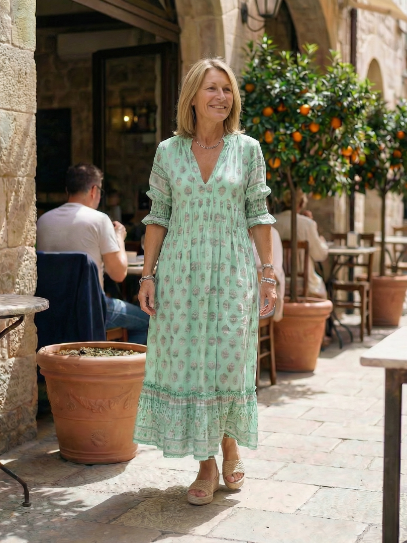Relaxed fit floral summer dress for women, featuring a knee-length design, three-quarter sleeves, and chic button front.