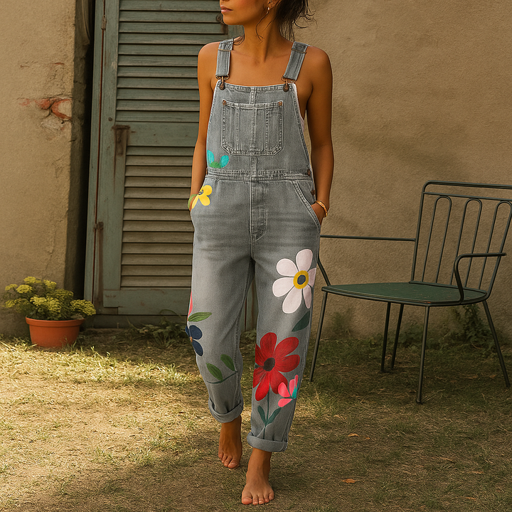 Chic women's floral print one-piece jumpsuit. Versatile summer outfit for casual or vacation fashion.