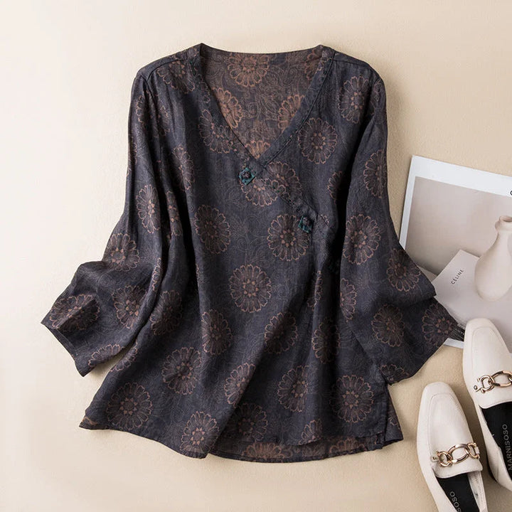 Summer-ready women's floral print V-neck blouse, comfortable 3/4 sleeve shirt for casual looks.
