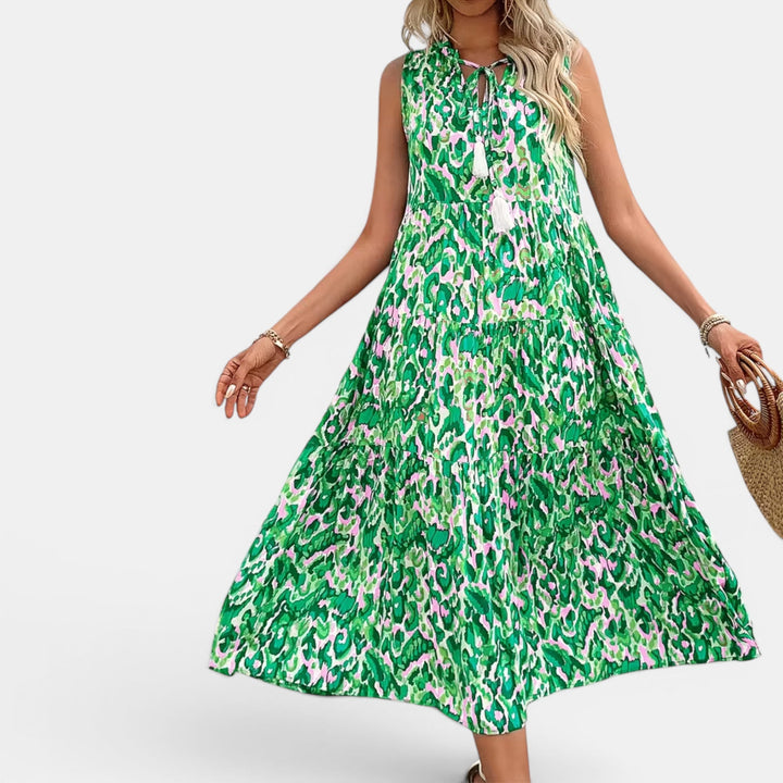 Stylish women's casual dress, sleeveless flowy boho midi, ideal for warm weather.