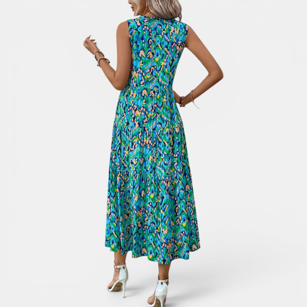 Women's stylish flowing midi dress, sleeveless boho design, perfect for a fashionable summer.