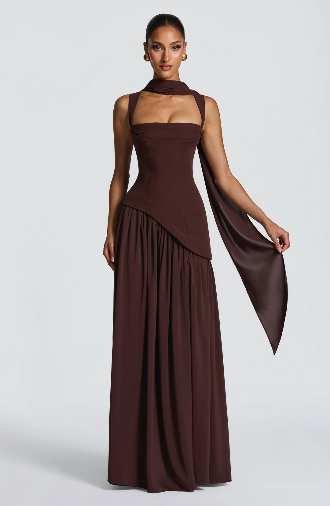 Chic women's adjustable strap maxi dress. Flowy fabric and sleeveless design for ultimate summer comfort and style.
