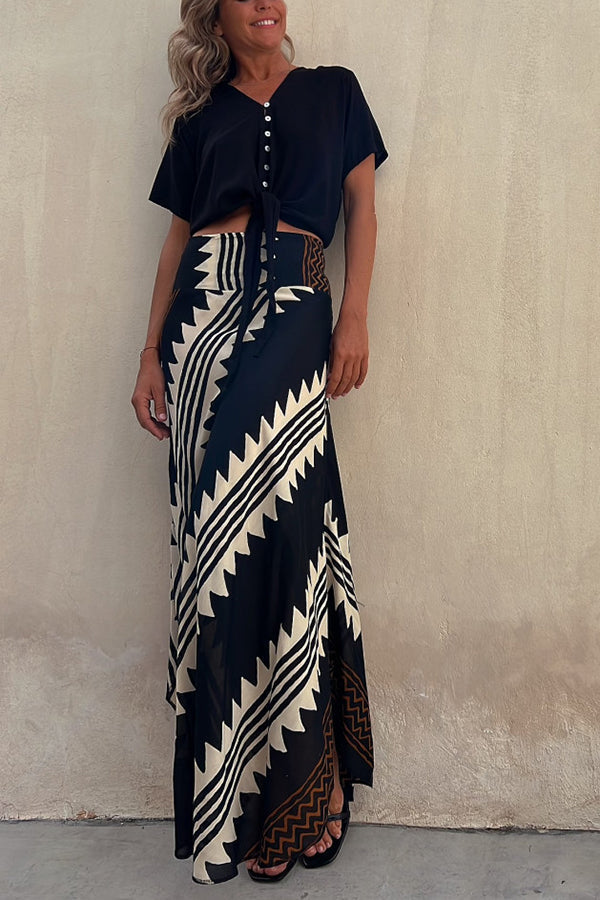 Casual women's flowy maxi skirt, a comfortable tiered pleated design for summer and autumn fashion.