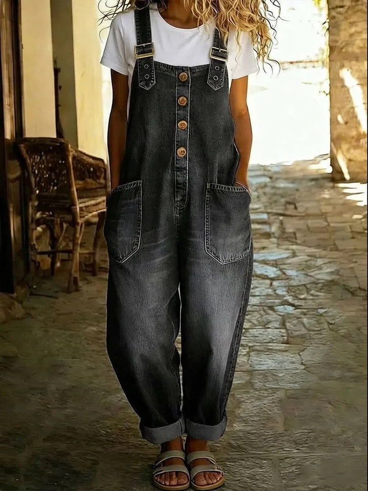 Chic women's summer jumpsuit, perfect for casual holidays and warm weather. Stylish & comfortable.