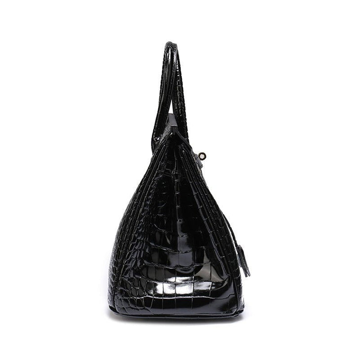 Premium women's shoulder bag, genuine leather, sophisticated for work or leisure.