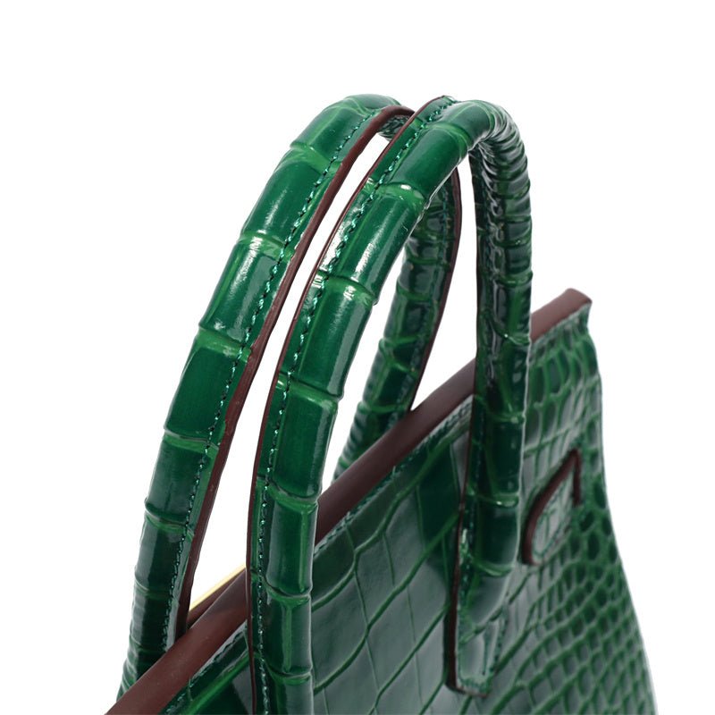Sophisticated women's work bag, genuine leather, combining elegance with practicality.