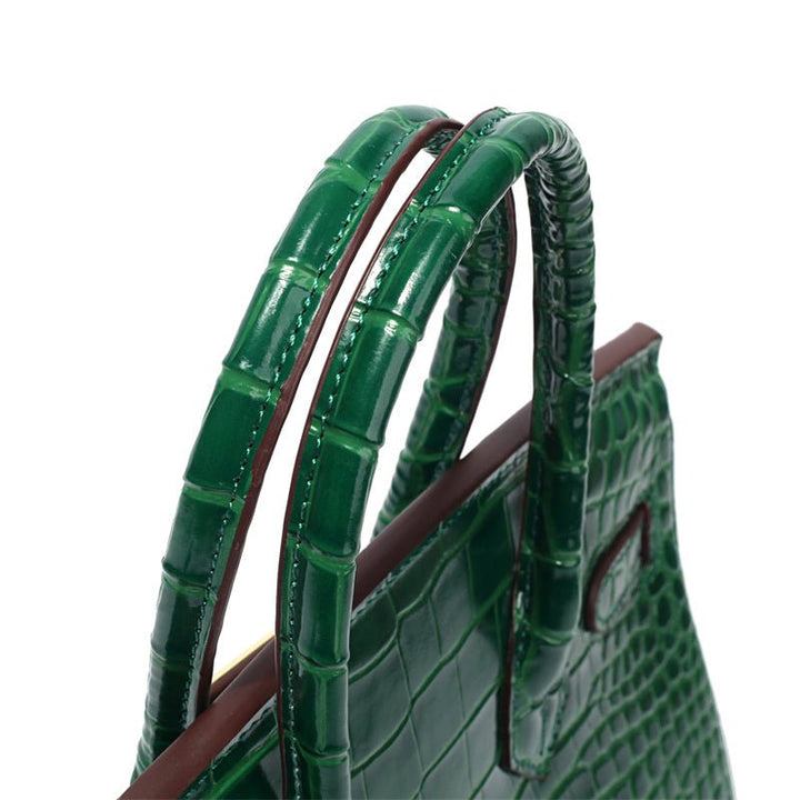 Sophisticated women's work bag, genuine leather, combining elegance with practicality.