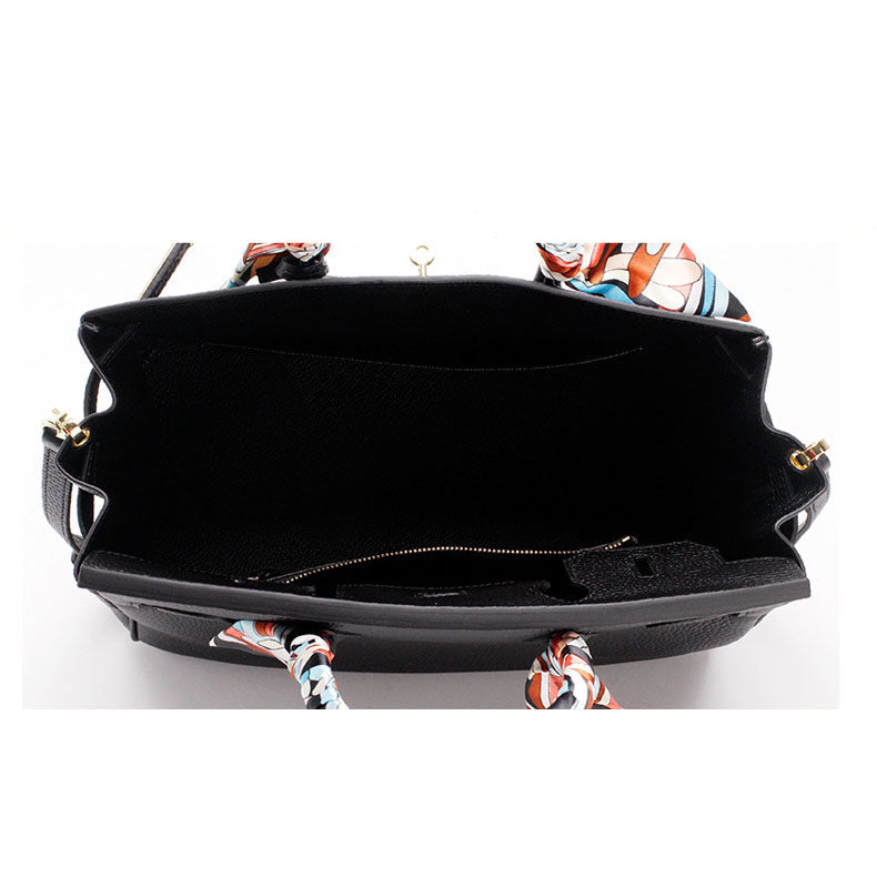 Luxurious genuine leather women's shoulder bag, designed for comfort and style.