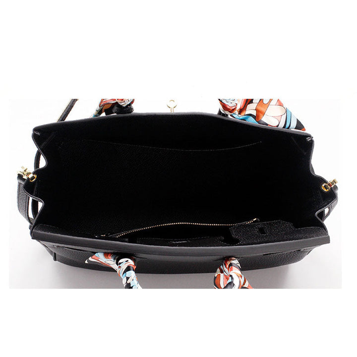Luxurious genuine leather women's shoulder bag, designed for comfort and style.
