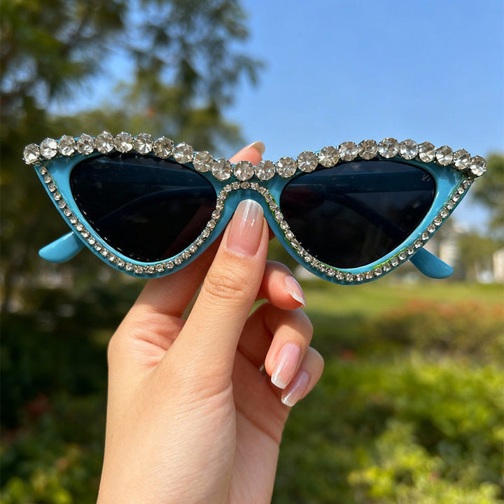 Chic women's cat-eye sunglasses featuring intricate rhinestone details for elegance.