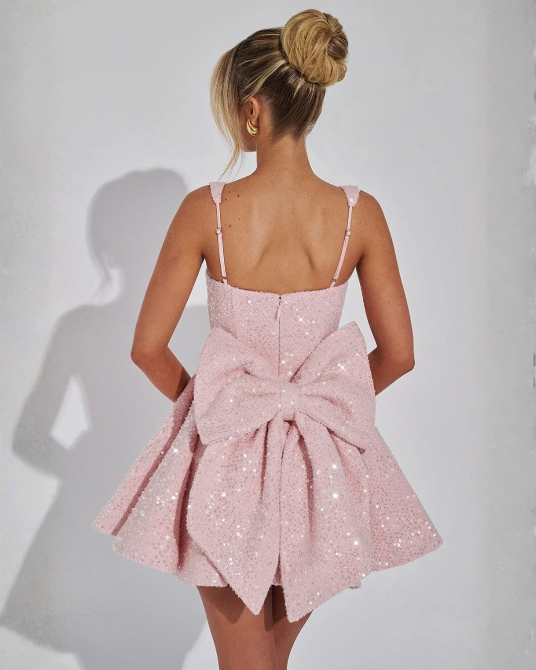Sparkling women's sequin mini dress, square neck design, includes a versatile detachable bow, great for celebrations.