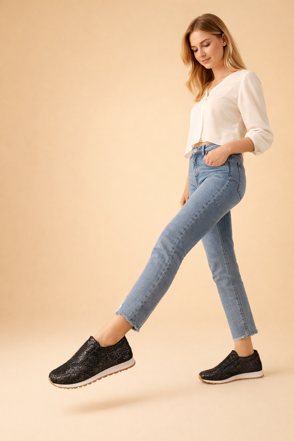 Fashionable women's glitter slip-on sneakers for stylish comfort. Easy-to-wear casual footwear with sparkle.