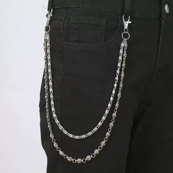 Versatile gold chain belt for women, a stylish fashion accessory with eye-catching decorative pendants.