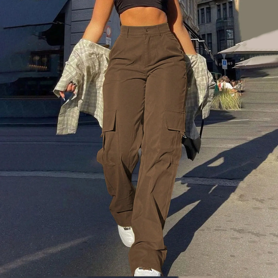 Casual high-waist cargo trousers for women, relaxed fit, ideal for modern streetwear fashion.