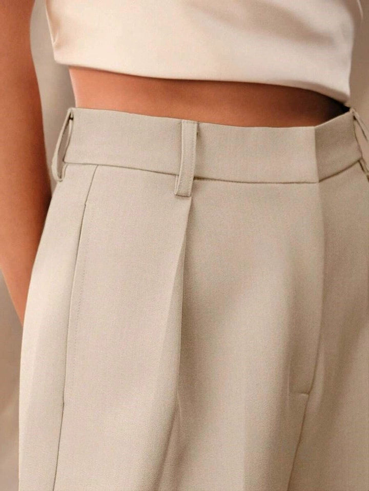 Modern women's wide leg trousers, high waist, tailored fit, perfect for elegant and stylish outfits.