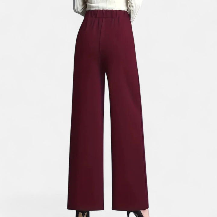Sophisticated women's high-waisted wide-leg trousers, ideal for office wear and elegant daily comfort.
