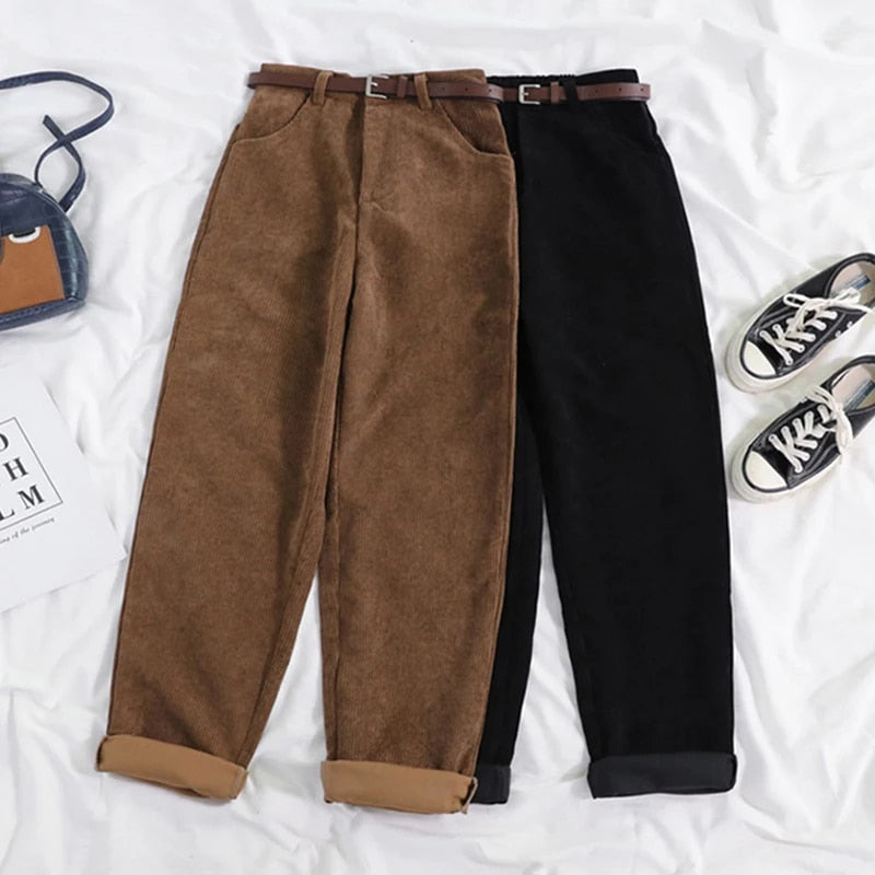 Women's high-waisted corduroy trousers in a relaxed fit, perfect for stylish autumn and winter casual wear.