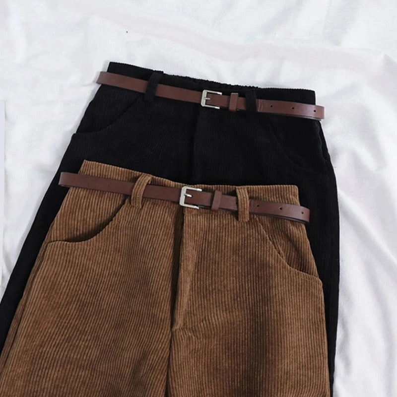 Comfortable women's full-length corduroy pants with a high waist, ideal for autumn/winter fashion.