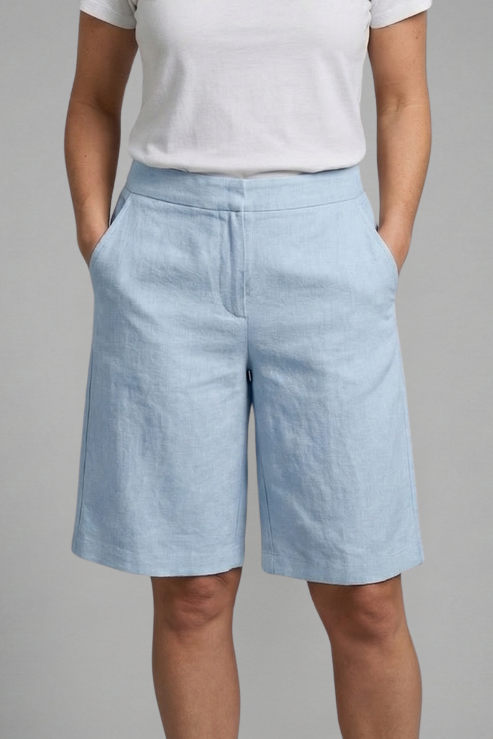 Comfortable women's high-waisted tailored summer shorts with pockets. Relaxed everyday fit, elegant for casual style.