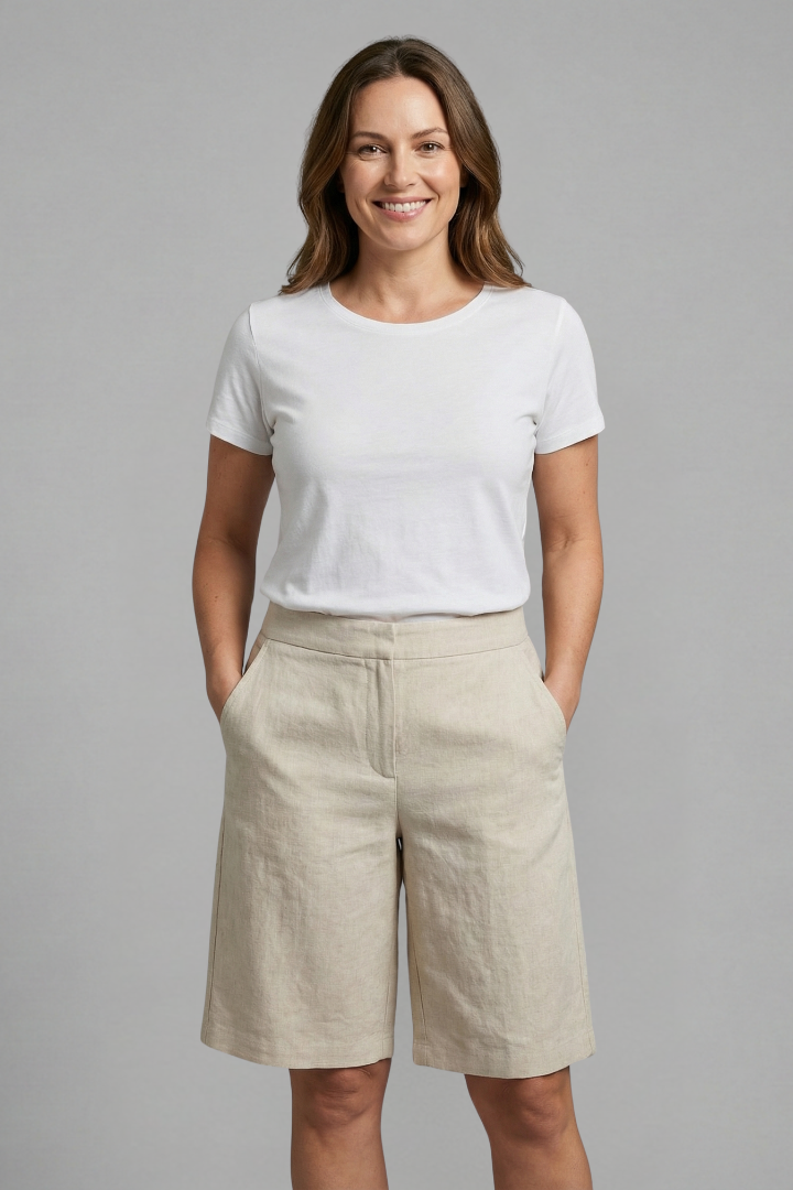 Women's high-waisted tailored shorts, relaxed fit, perfect for elegant summer fashion & comfortable everyday casual wear.