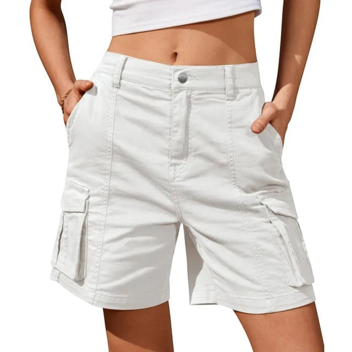 Comfortable women's high-waisted cargo shorts with a vintage look, blending retro style & practical utility.
