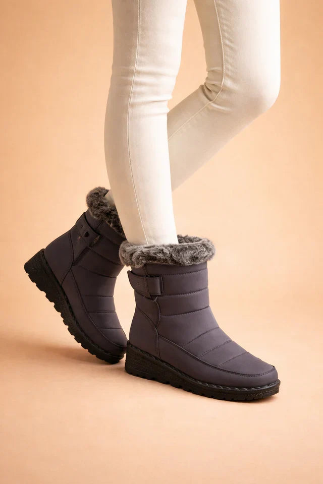 Comfortable women's insulated ankle boots, ideal for everyday winter wear & snowy adventures.