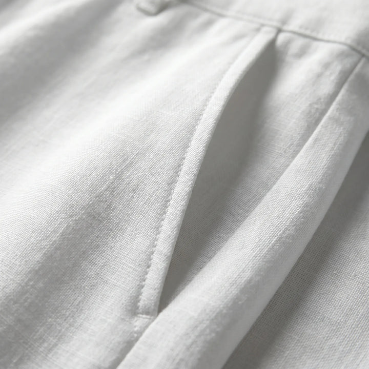 Lightweight black women's knee-length trousers with a relaxed fit. Perfect for casual summer wear and comfort.